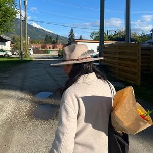 Meet your Posher, Nadège